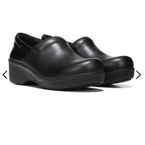Dr. Scholl’s Dynamo Slip Resistant Clog
